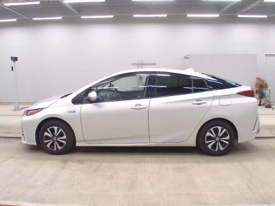 TOYOTA PRIUS PHV