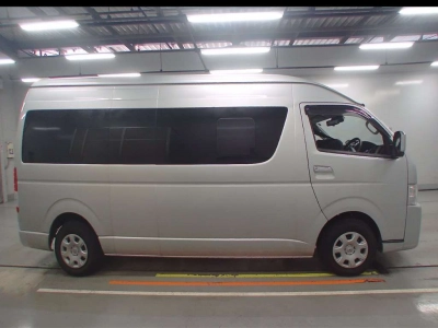 TOYOTA HIACE WAGON