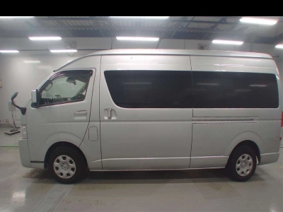 TOYOTA HIACE WAGON