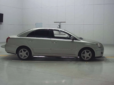 TOYOTA AVENSIS SEDAN