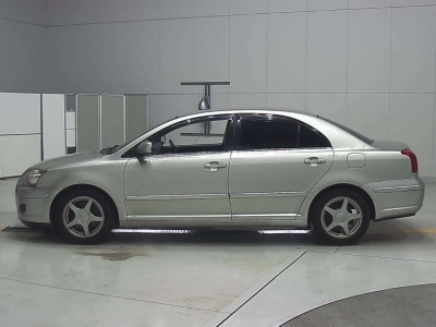 TOYOTA AVENSIS SEDAN