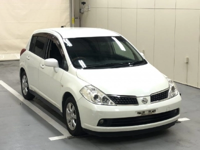 NISSAN TIIDA