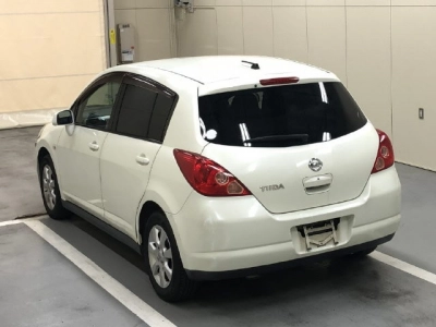 NISSAN TIIDA