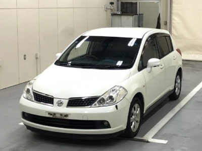 NISSAN TIIDA