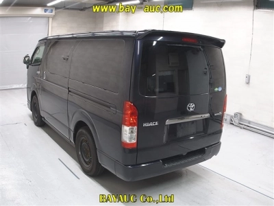 TOYOTA HIACE VAN