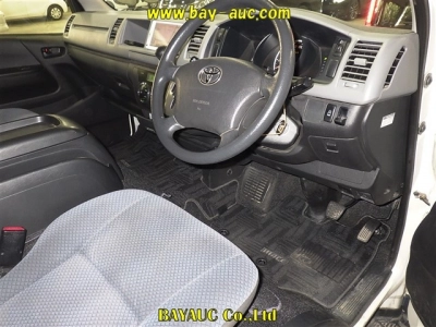TOYOTA HIACE COMMUTER