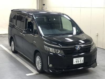 TOYOTA VOXY