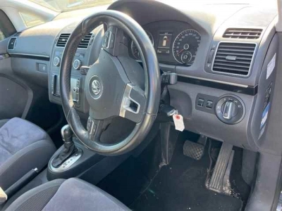 VOLKSWAGEN GOLF TOURAN