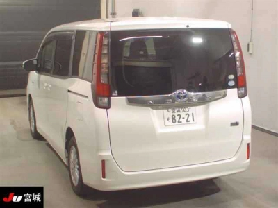 TOYOTA NOAH