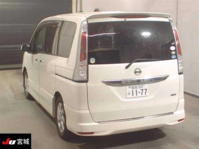 NISSAN SERENA