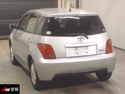 TOYOTA IST