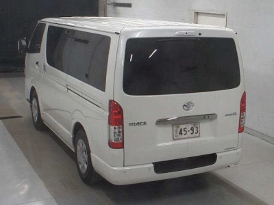 TOYOTA HIACE VAN