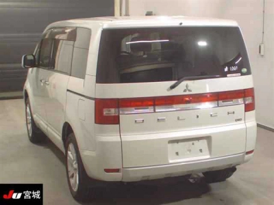 MITSUBISHI DELICA D:5