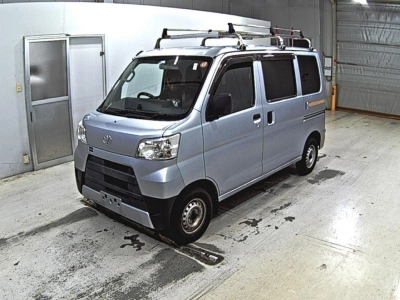 TOYOTA PIXIS VAN
