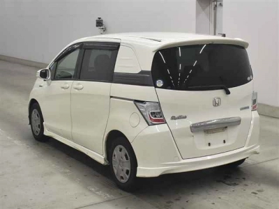 HONDA FREED SPIKE HYBRID