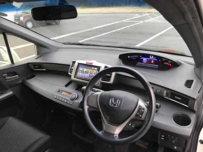 HONDA FREED SPIKE HYBRID