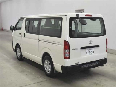 TOYOTA HIACE VAN