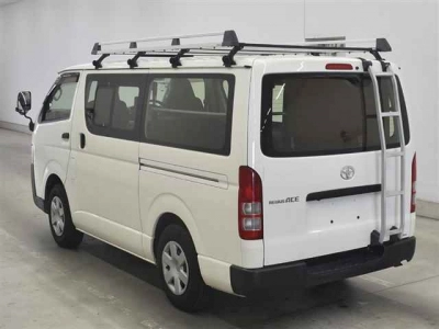 TOYOTA REGIUS VAN