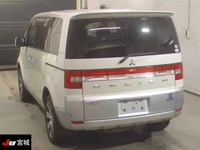 MITSUBISHI DELICA D:5