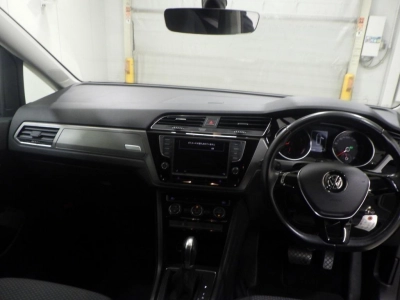 VOLKSWAGEN GOLF TOURAN