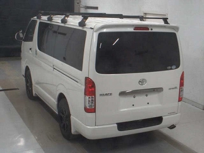 TOYOTA HIACE VAN