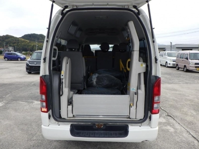 TOYOTA REGIUS VAN