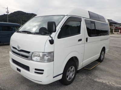 TOYOTA REGIUS VAN