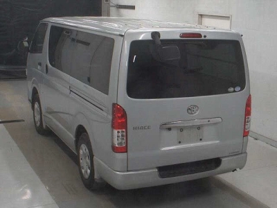 TOYOTA HIACE VAN