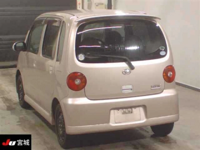 DAIHATSU MOVE LATTE