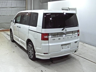 MITSUBISHI DELICA D:5