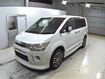 MITSUBISHI DELICA D:5