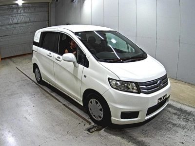 HONDA FREED SPIKE