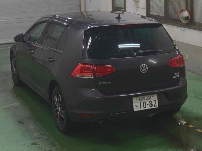 VOLKSWAGEN GOLF