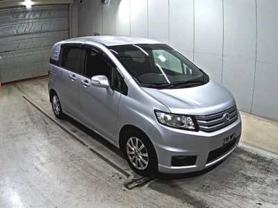 HONDA FREED SPIKE