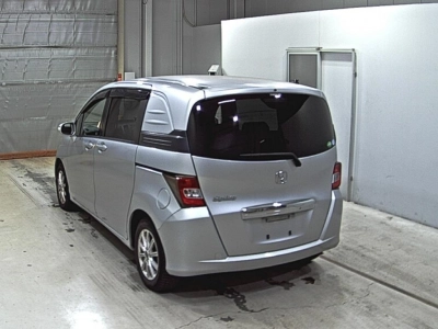 HONDA FREED SPIKE