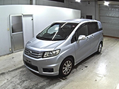 HONDA FREED SPIKE