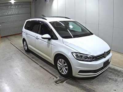 VOLKSWAGEN GOLF TOURAN