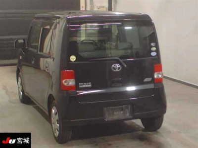 TOYOTA PIXIS SPACE
