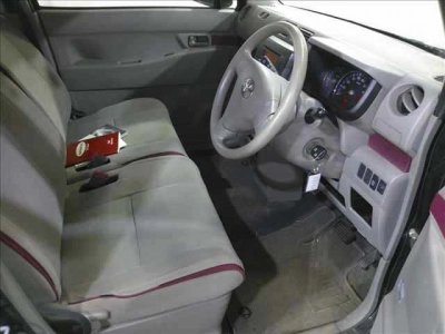 TOYOTA PIXIS SPACE