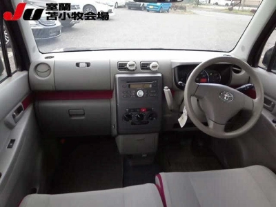 TOYOTA PIXIS SPACE