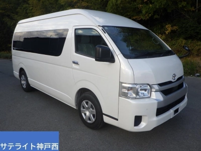TOYOTA HIACE COMMUTER
