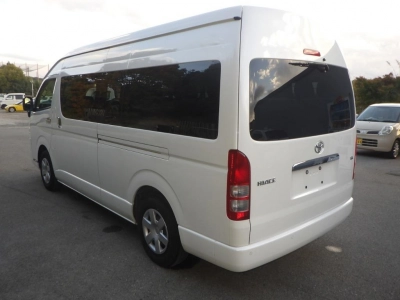 TOYOTA HIACE COMMUTER