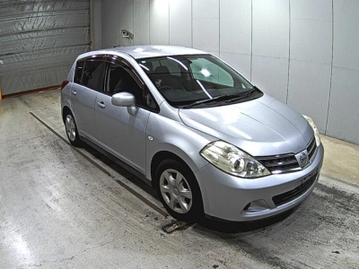 NISSAN TIIDA