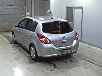 NISSAN TIIDA
