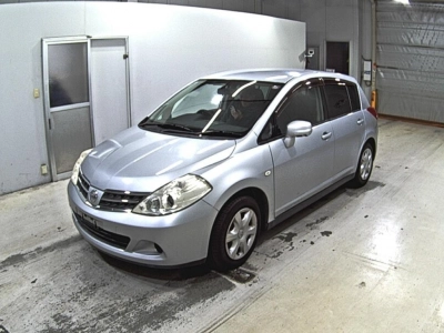 NISSAN TIIDA