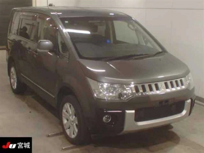 MITSUBISHI DELICA D:5