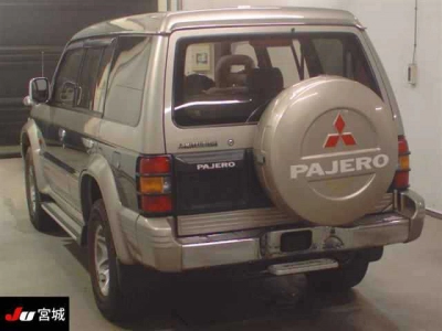 MITSUBISHI PAJERO