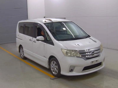 NISSAN SERENA