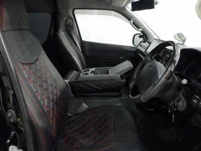 TOYOTA HIACE COMMUTER