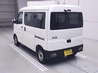 TOYOTA PIXIS VAN